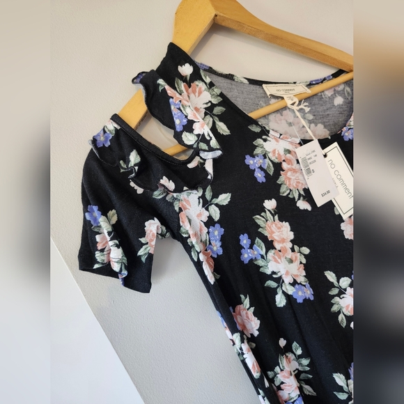 No Commitment cold shoulder top size S - Picture 3 of 6